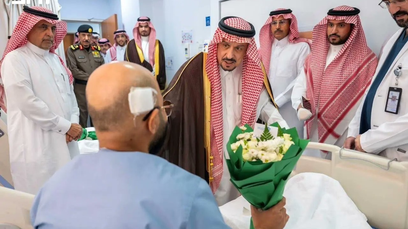 El emir de Riad visita a heridos del ataque