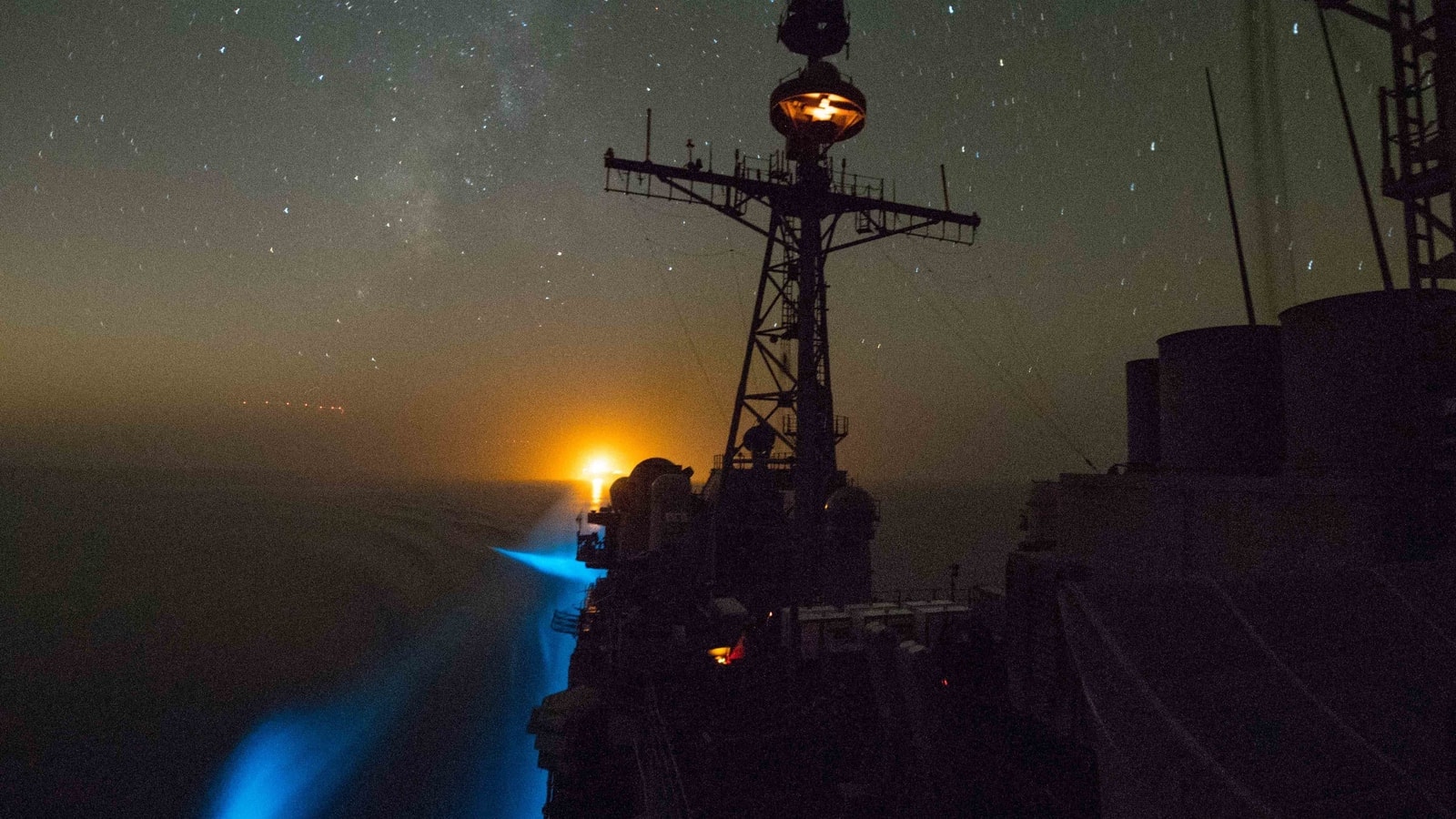 El USS Princeton en el estrecho de Ormuz
